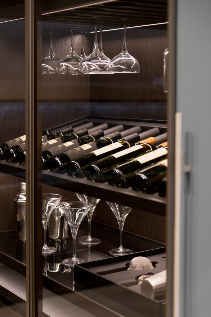 7 idées d’aménagement pour intégrer une cave à vin dans votre intérieur